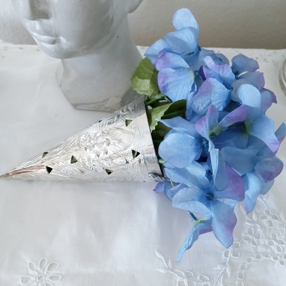 Lovely  Cottage Tussie Mussie Flower Holder - Picture 2 of 3